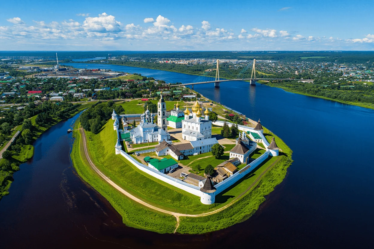 город с церковью на острове